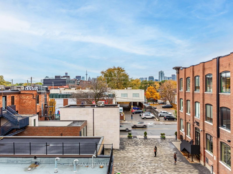 4 - 996 Queen Street E