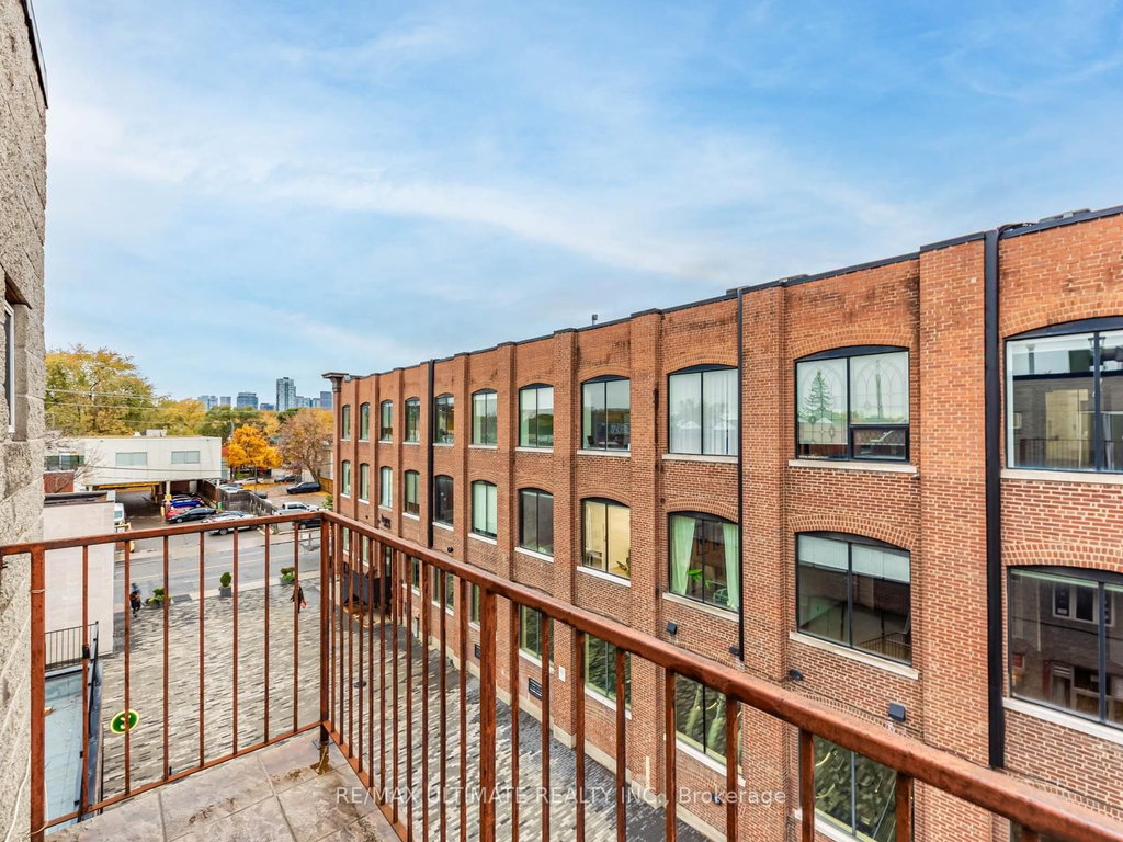 4 - 996 Queen Street E 4