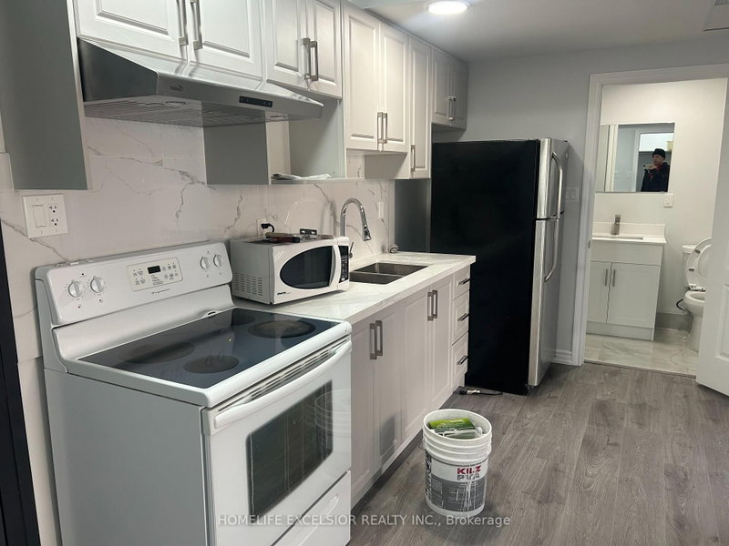 Unit 3 - 3 Simcoe Street S