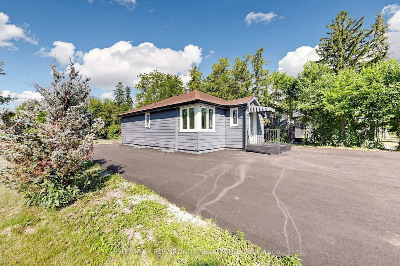1496 Simcoe Street N