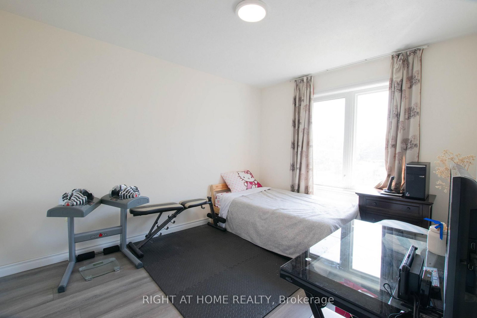 32 Ellendale Drive • Toronto, ON photo 16