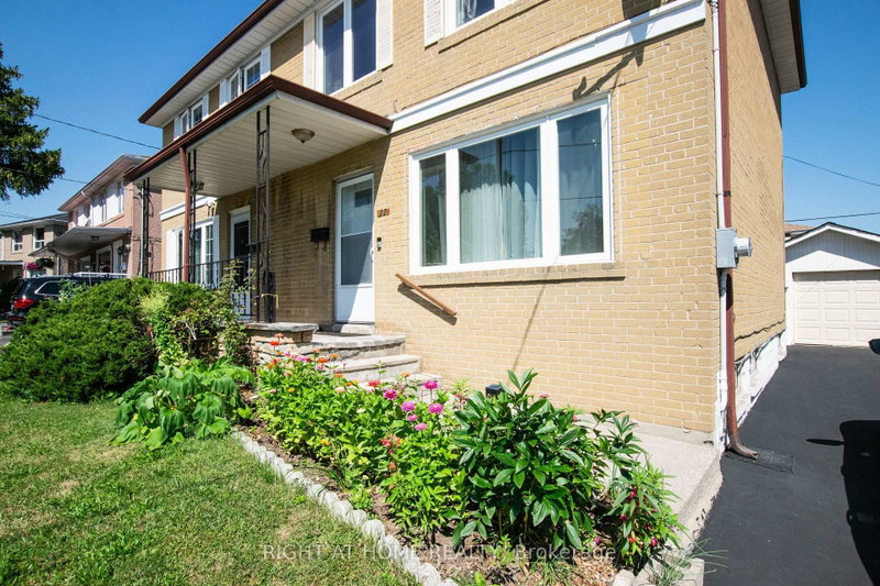 32 Ellendale Drive