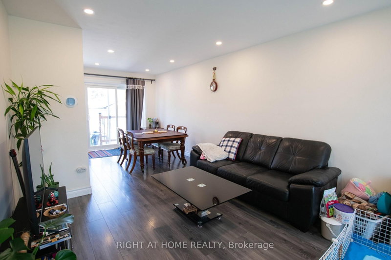 32 Ellendale Drive