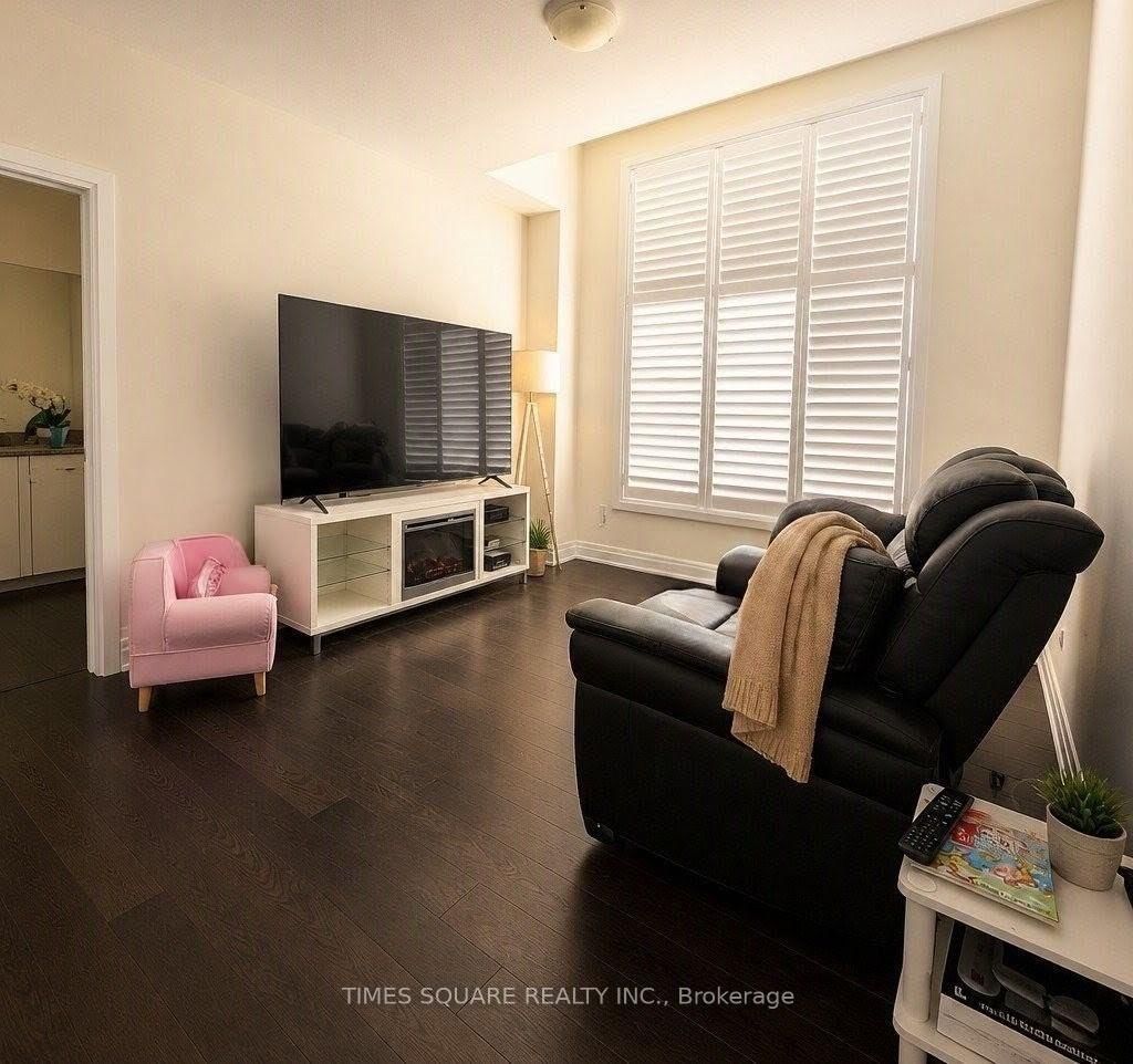 24 Walter Clifford Nesbitt Drive • Whitby, ON photo 15