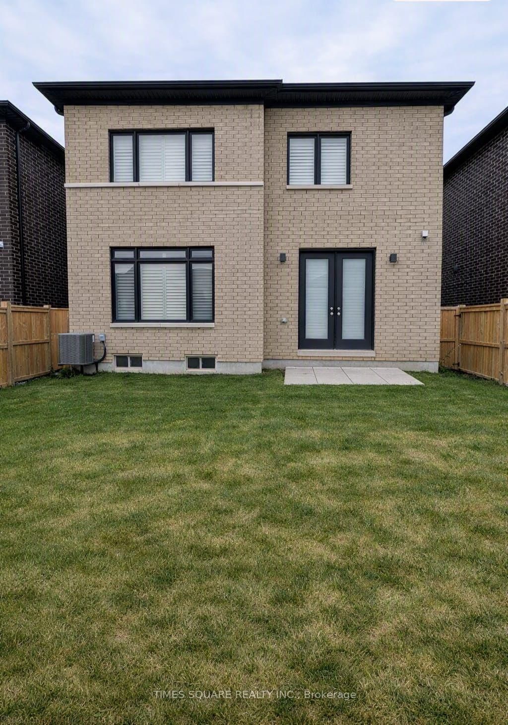 24 Walter Clifford Nesbitt Drive • Whitby, ON photo 17