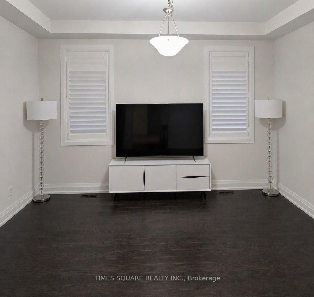 24 Walter Clifford Nesbitt Drive • Whitby, ON photo 3
