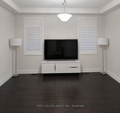 24 Walter Clifford Nesbitt Drive • Whitby, ON photo 3