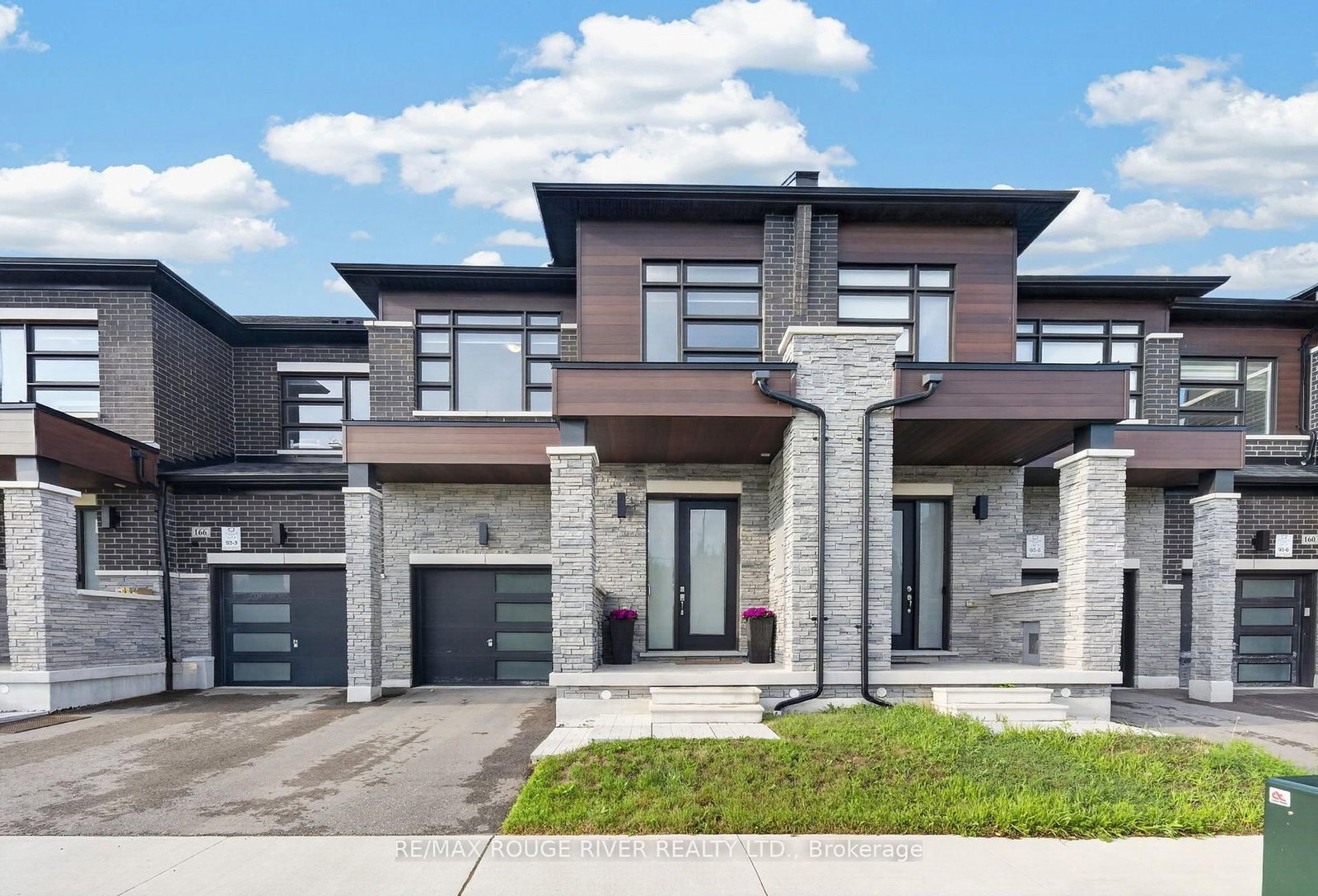 164 Ogston Crescent • Whitby, ON photo 2