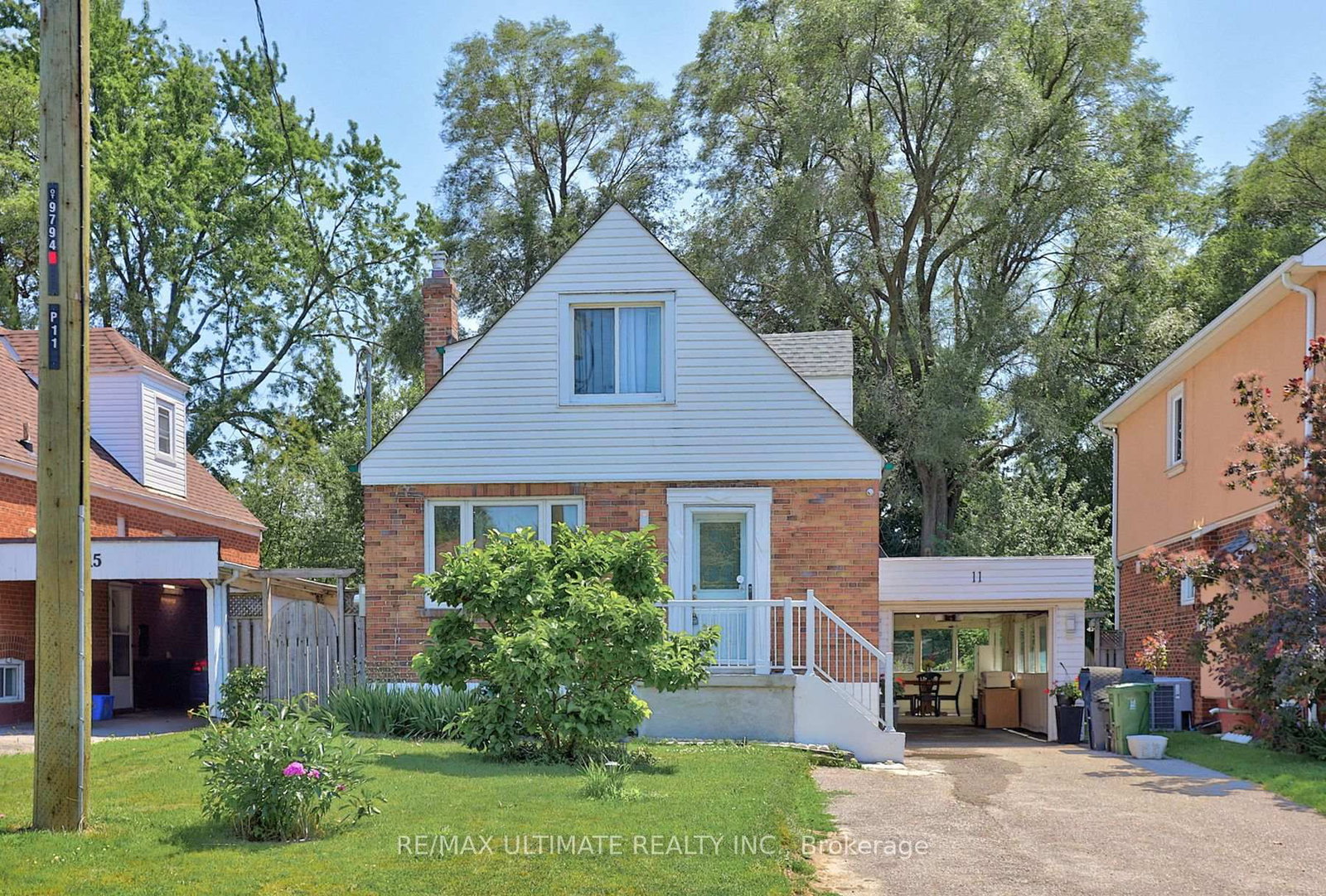 11 Midholm Drive • Toronto, ON photo 3