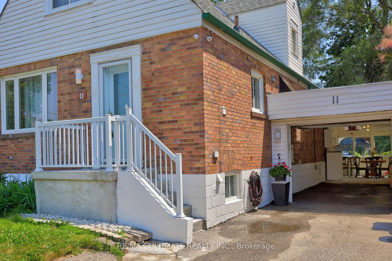 11 Midholm Drive • Toronto, ON photo 4