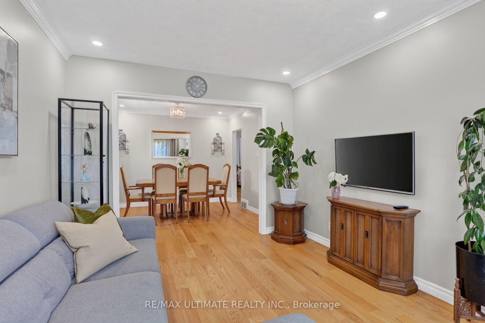 11 Midholm Drive • Toronto, ON photo 9
