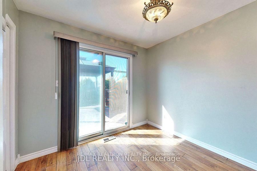 517 Fairleigh Avenue • Oshawa, ON photo 10