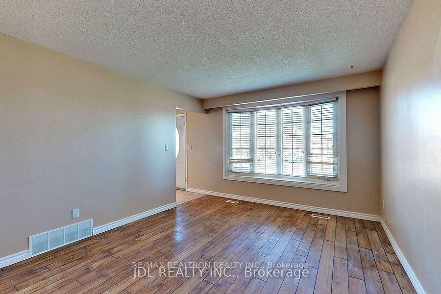517 Fairleigh Avenue • Oshawa, ON photo 4