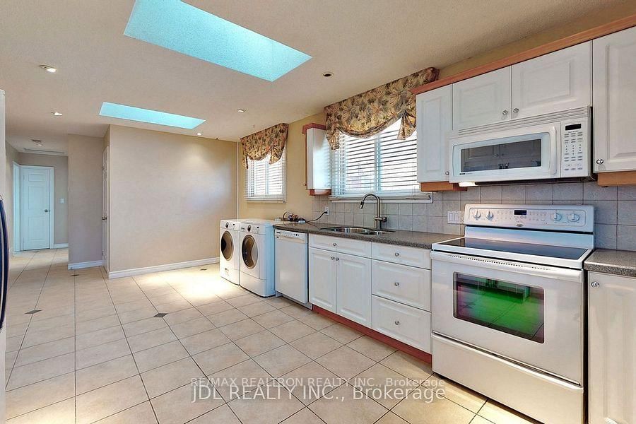 517 Fairleigh Avenue • Oshawa, ON photo 5