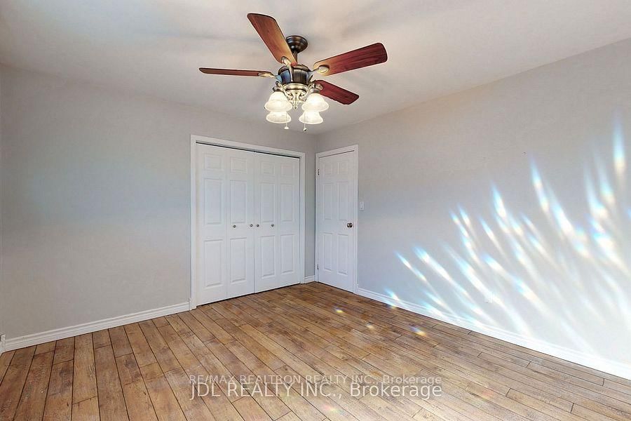 517 Fairleigh Avenue • Oshawa, ON photo 9