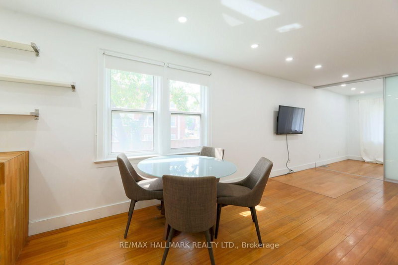 2159 Gerrard St E photo 5
