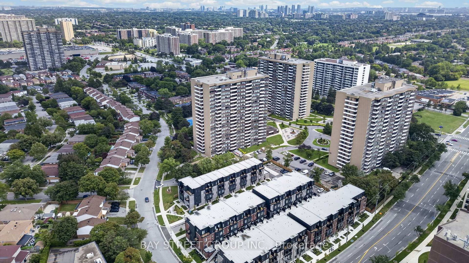 29 Calamint Lane • Toronto, ON photo 5