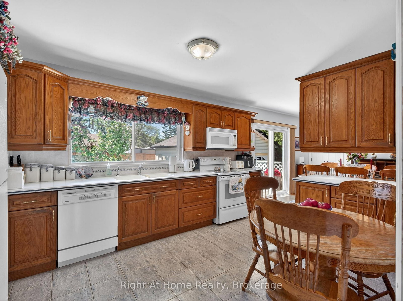 47 Churchill Avenue • Oshawa, ON photo 21