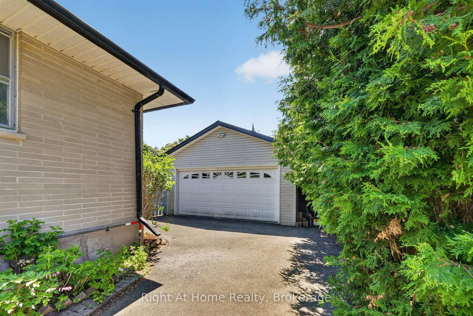 47 Churchill Avenue • Oshawa, ON photo 6