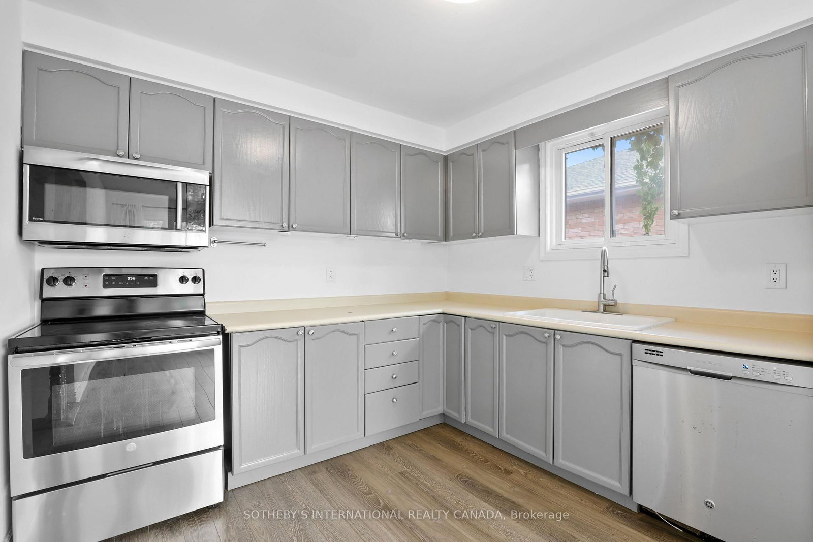 12 Dunkin Avenue • Clarington, ON photo 10