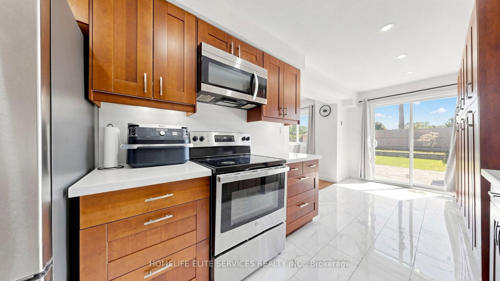 54 Fearn Crescent • Ajax, ON photo 8