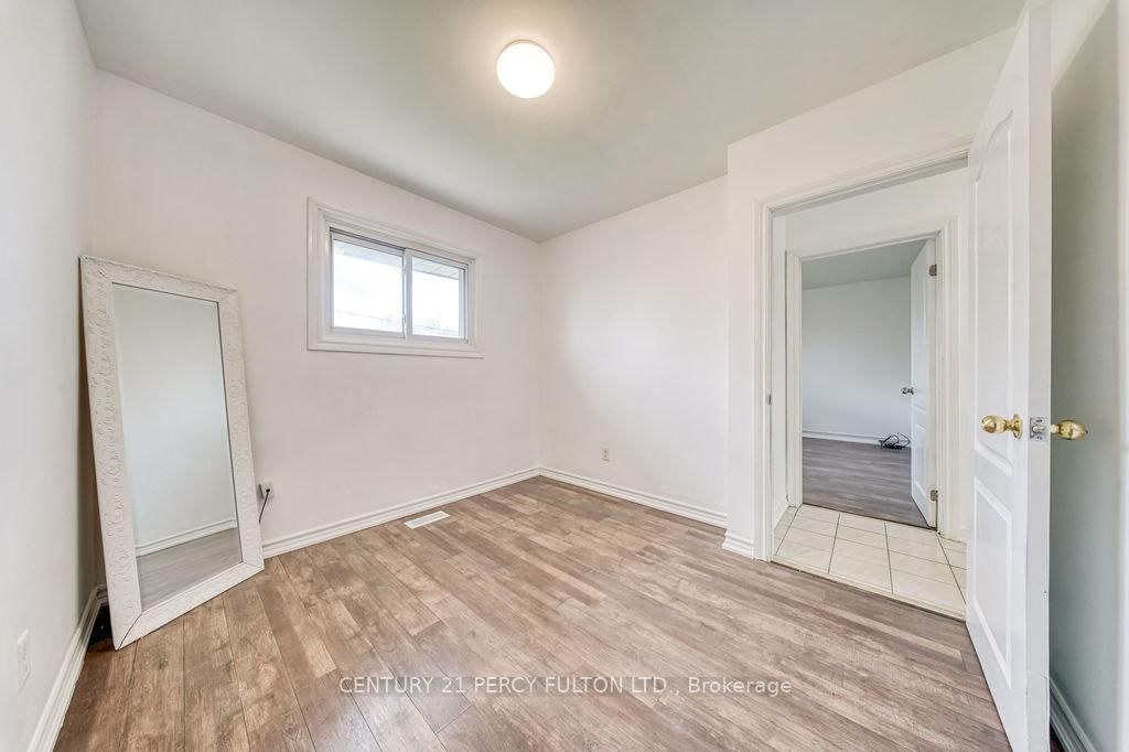 381 Conant Street • Oshawa, ON photo 16