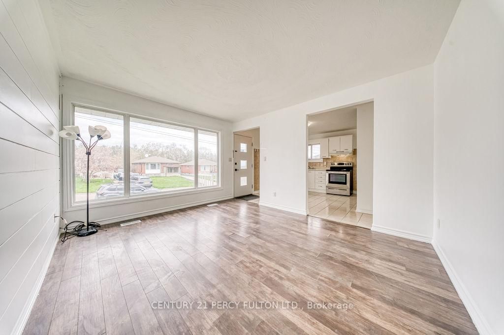 381 Conant Street • Oshawa, ON photo 8