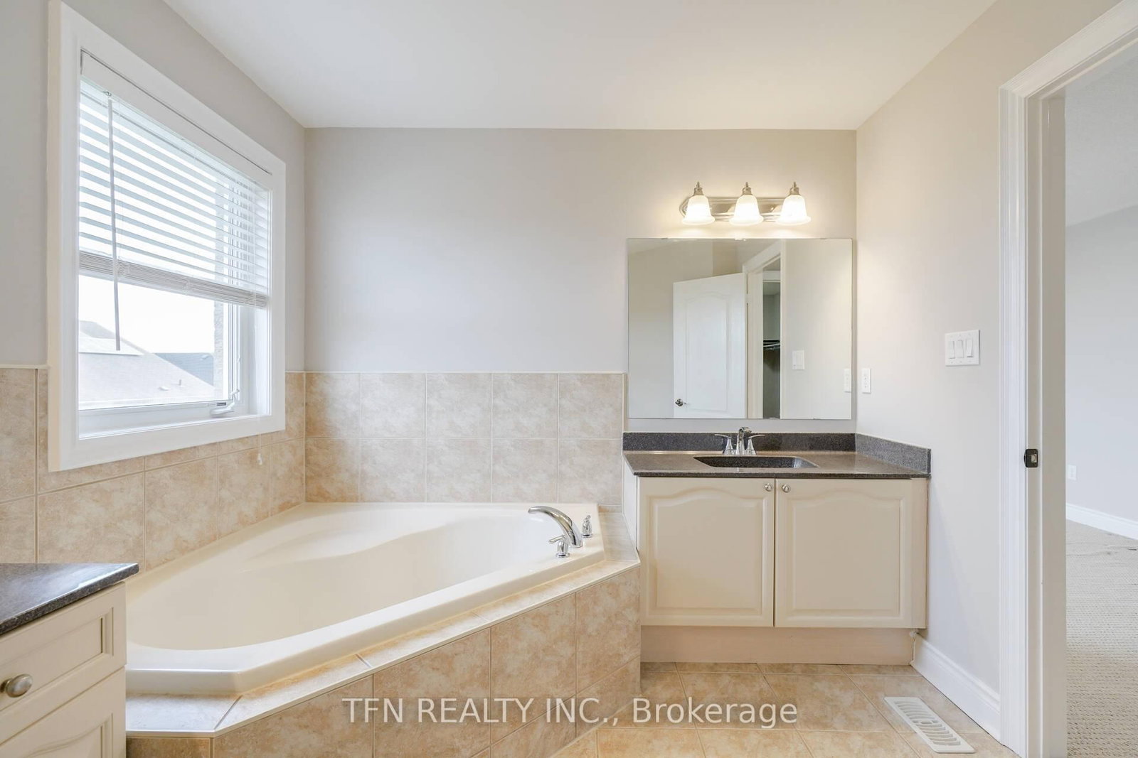 1648 Pennel Drive, Unit Upper - Photo 31