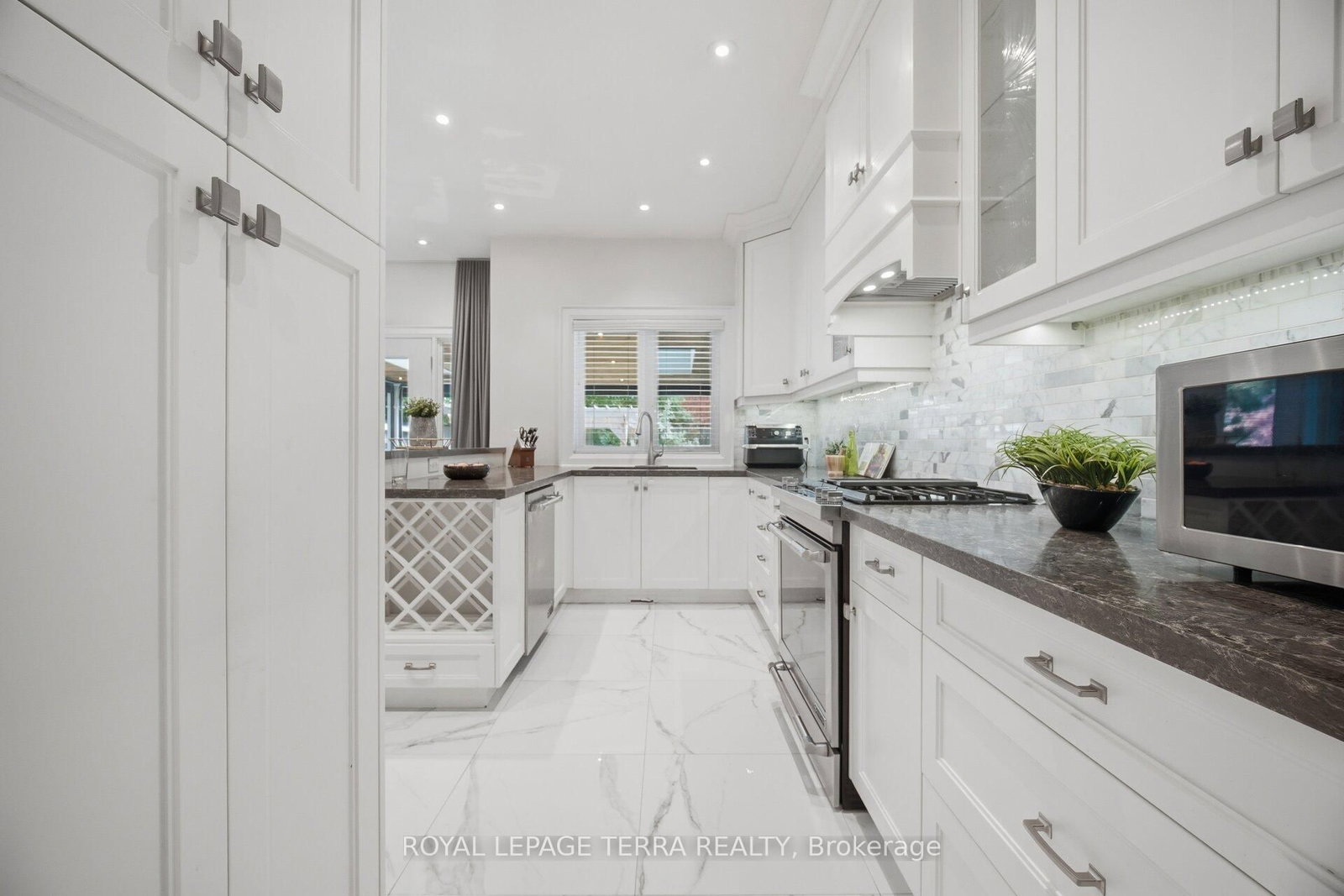 27 Minford Avenue • Toronto, ON photo 15