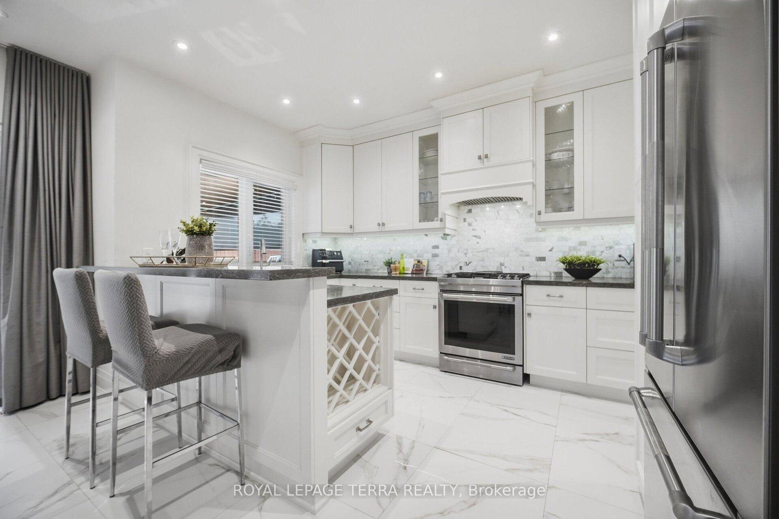 27 Minford Avenue • Toronto, ON photo 16