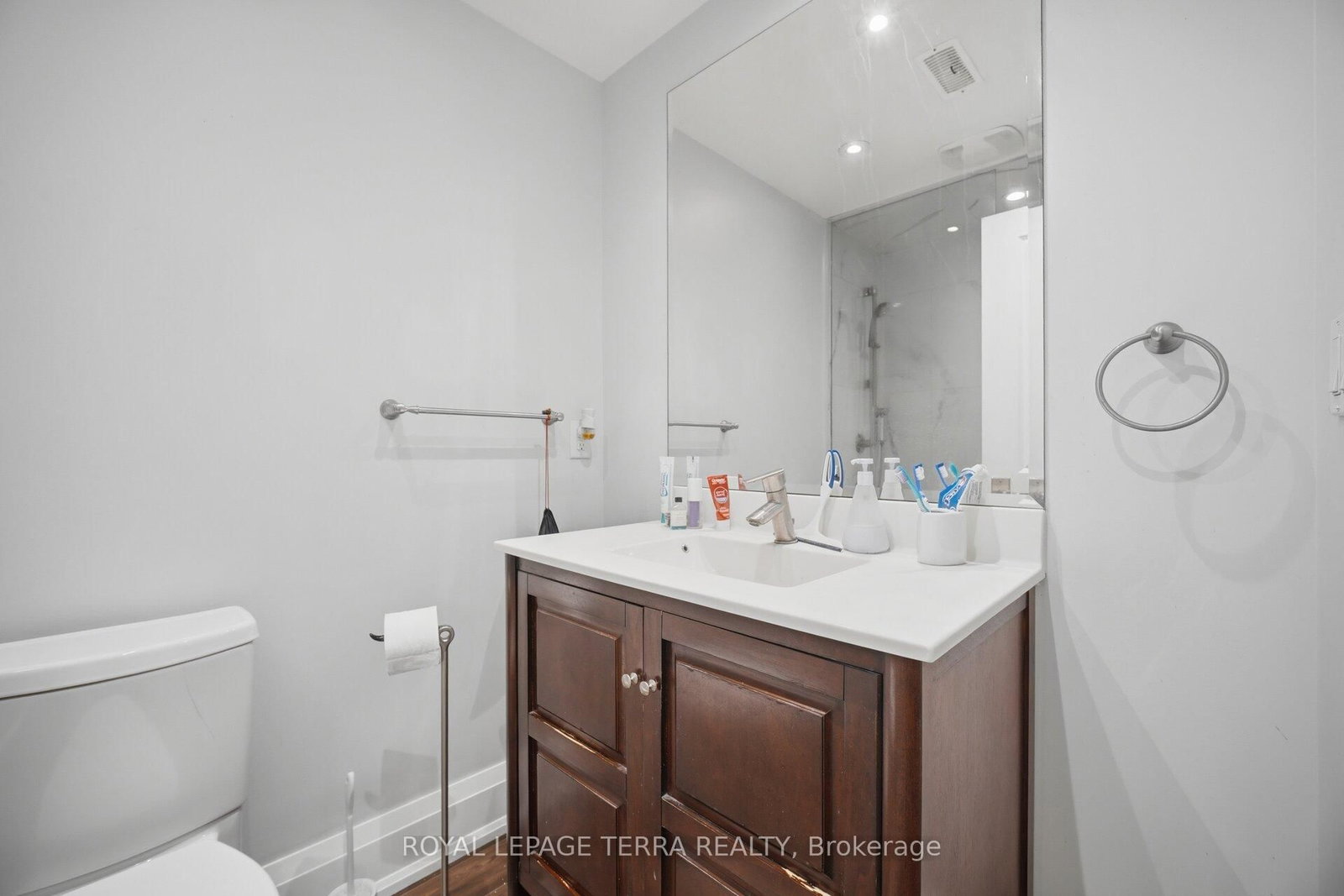 27 Minford Avenue • Toronto, ON photo 40