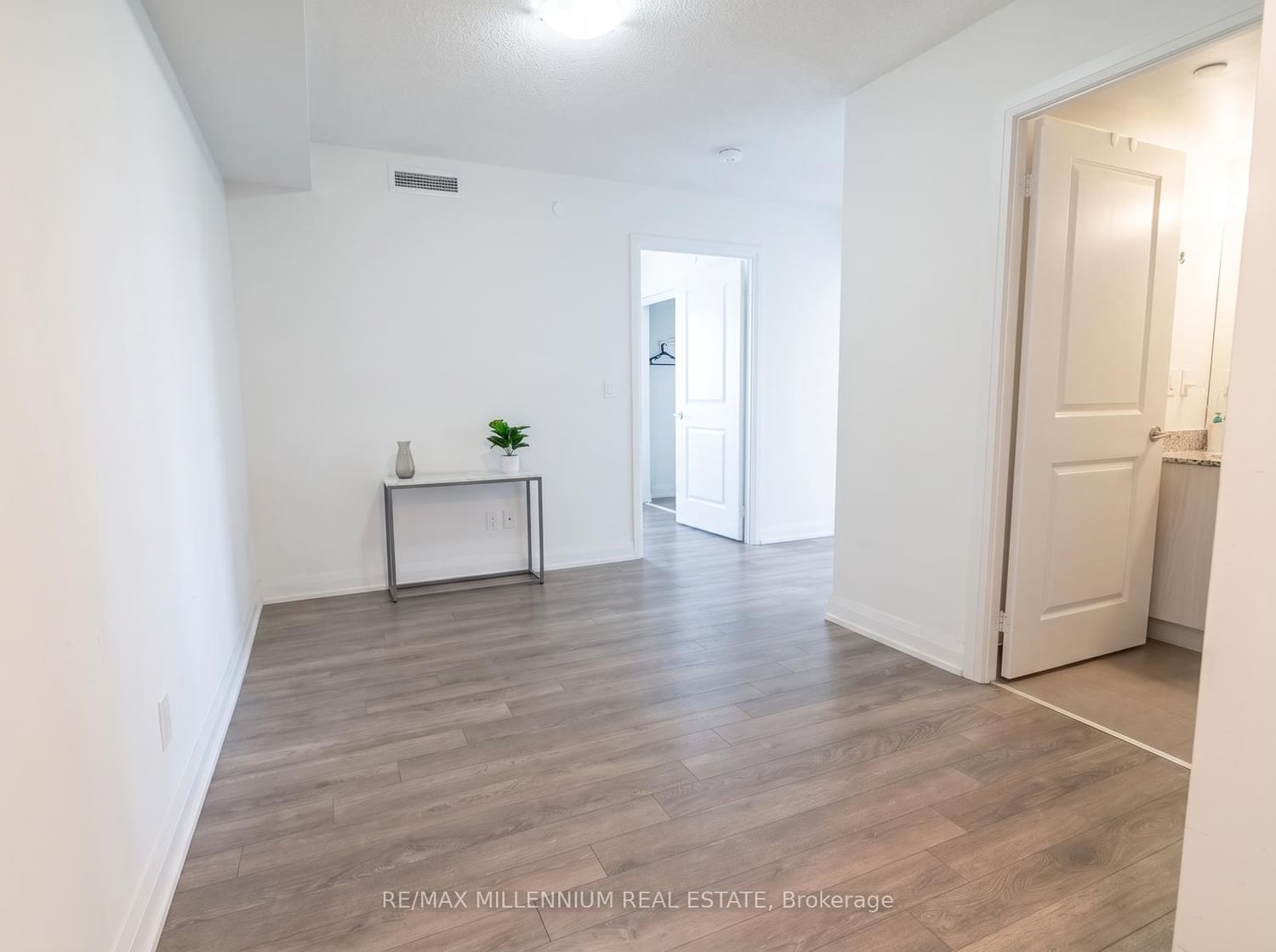 20 Meadow Glen Place • #1206 • Toronto, ON photo 9