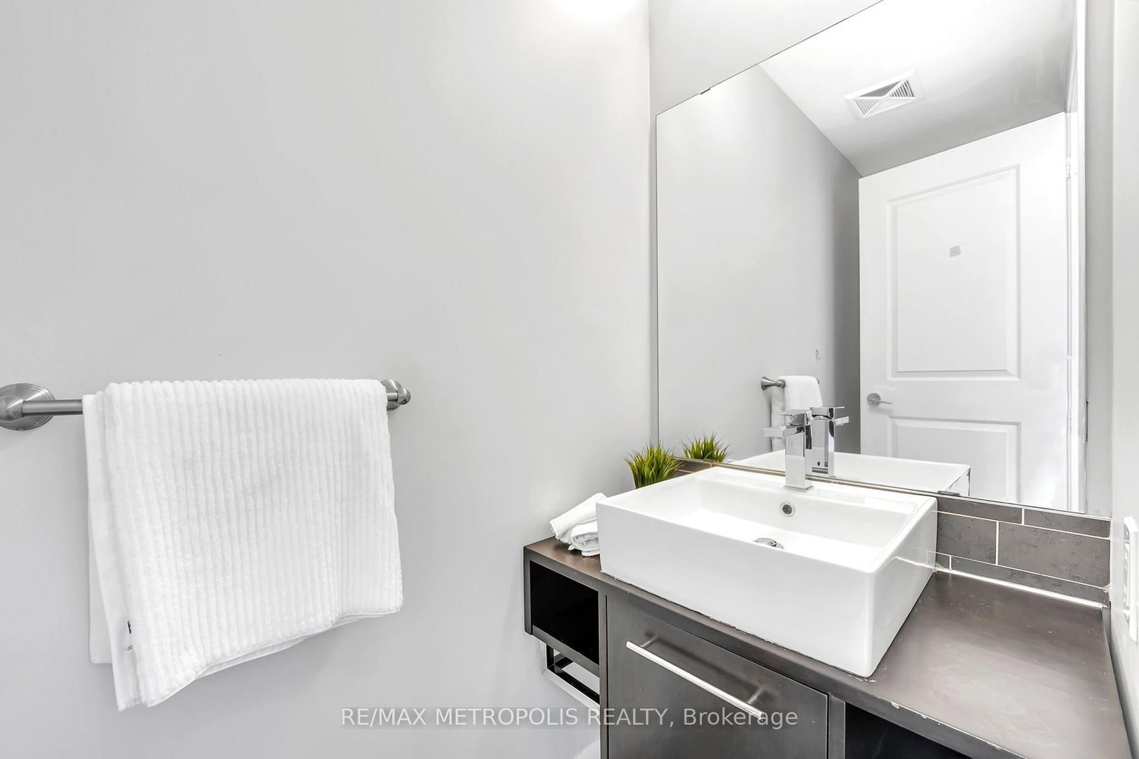 180 Borough Drive • Toronto, ON photo 19