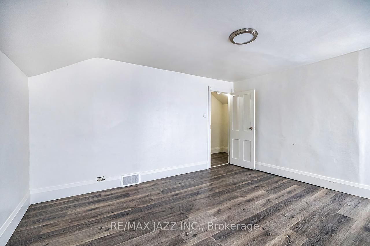 548 Front Street • Oshawa, ON photo 11