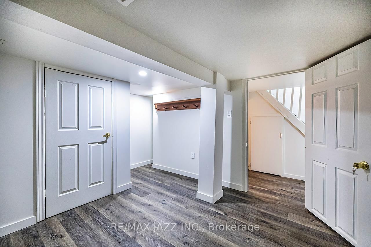 548 Front Street • Oshawa, ON photo 17
