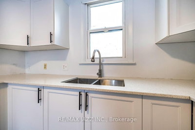 548 Front Street • Oshawa, ON photo 2