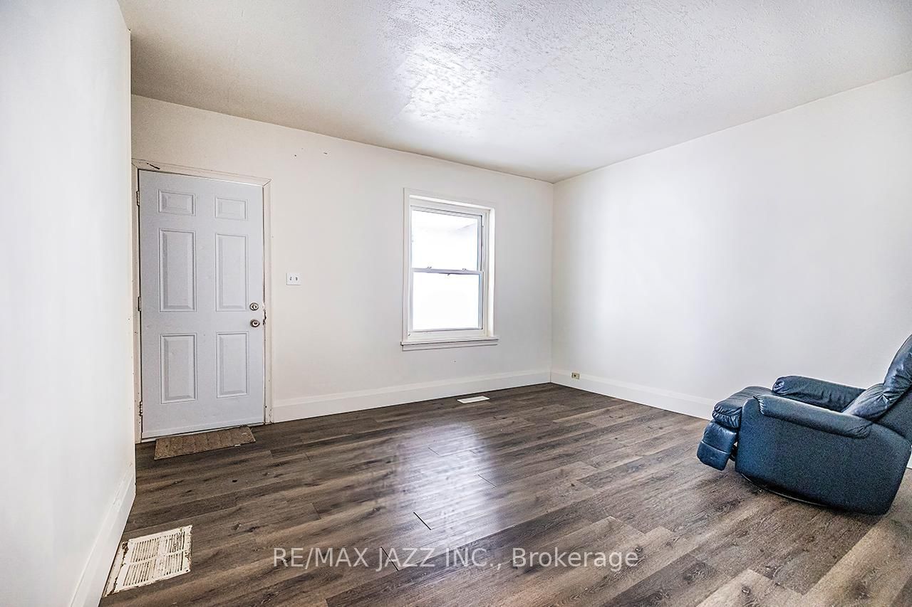 548 Front Street • Oshawa, ON photo 5