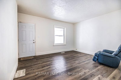 548 Front Street • Oshawa, ON photo 5