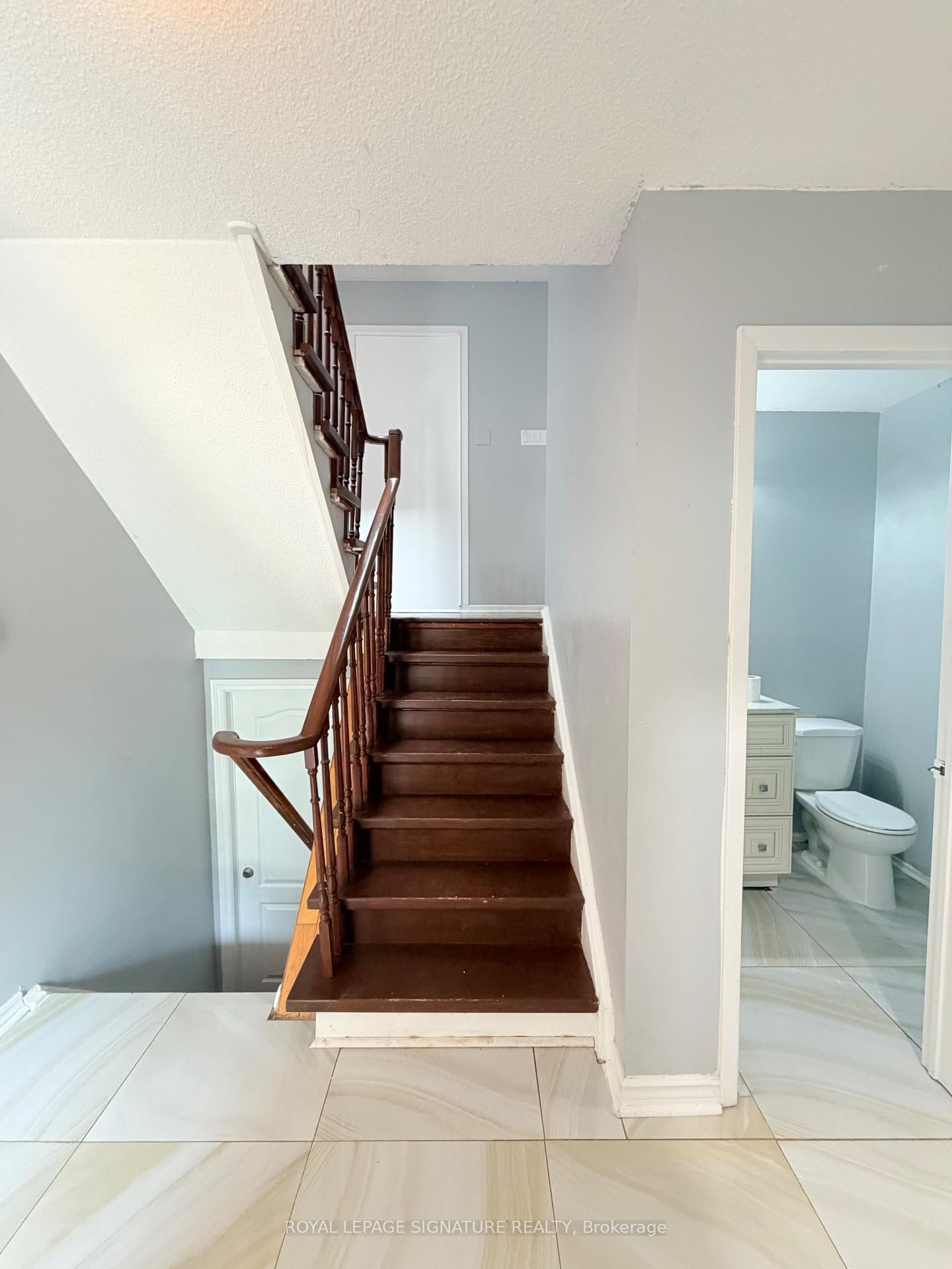 Main and Upper - 41 Broadbridge Drive, Toronto 5