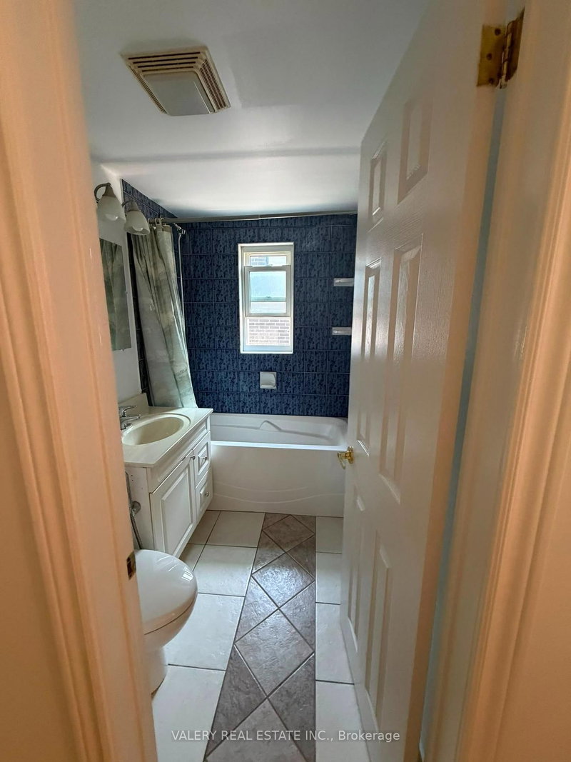 425 Livingston Road N