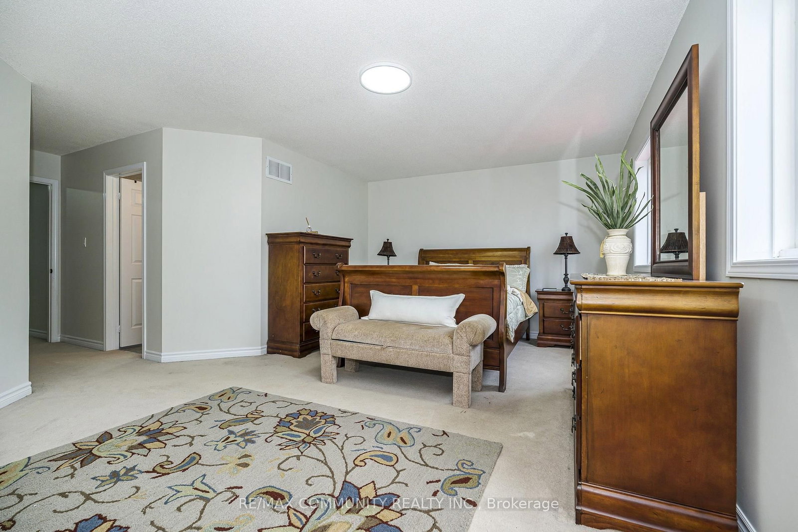 1597 Avonmore Square • Pickering, ON photo 11