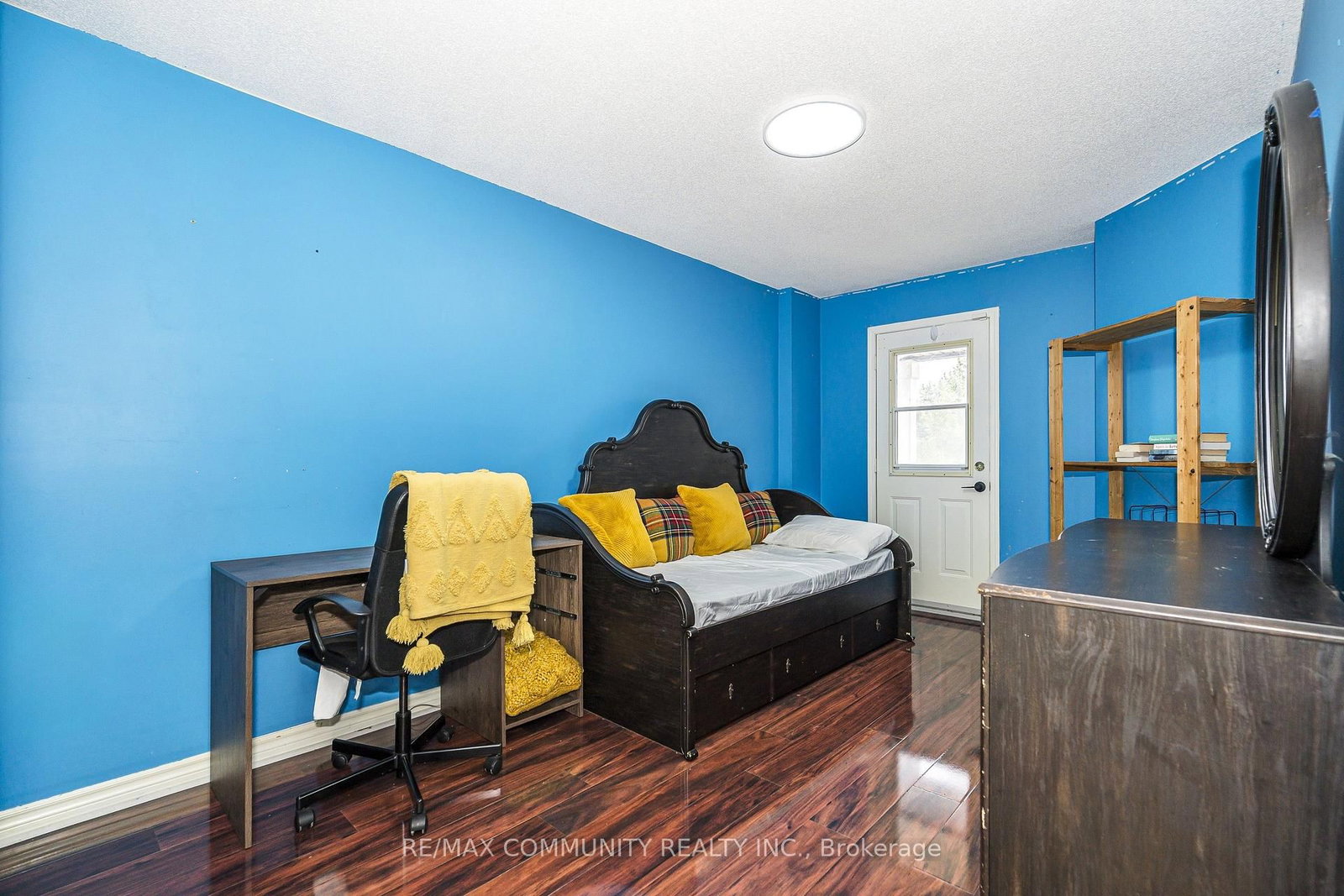 1597 Avonmore Square • Pickering, ON photo 16