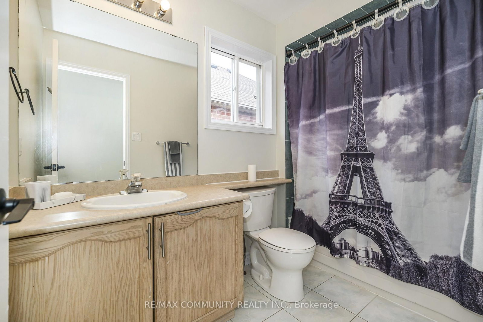 1597 Avonmore Square • Pickering, ON photo 19