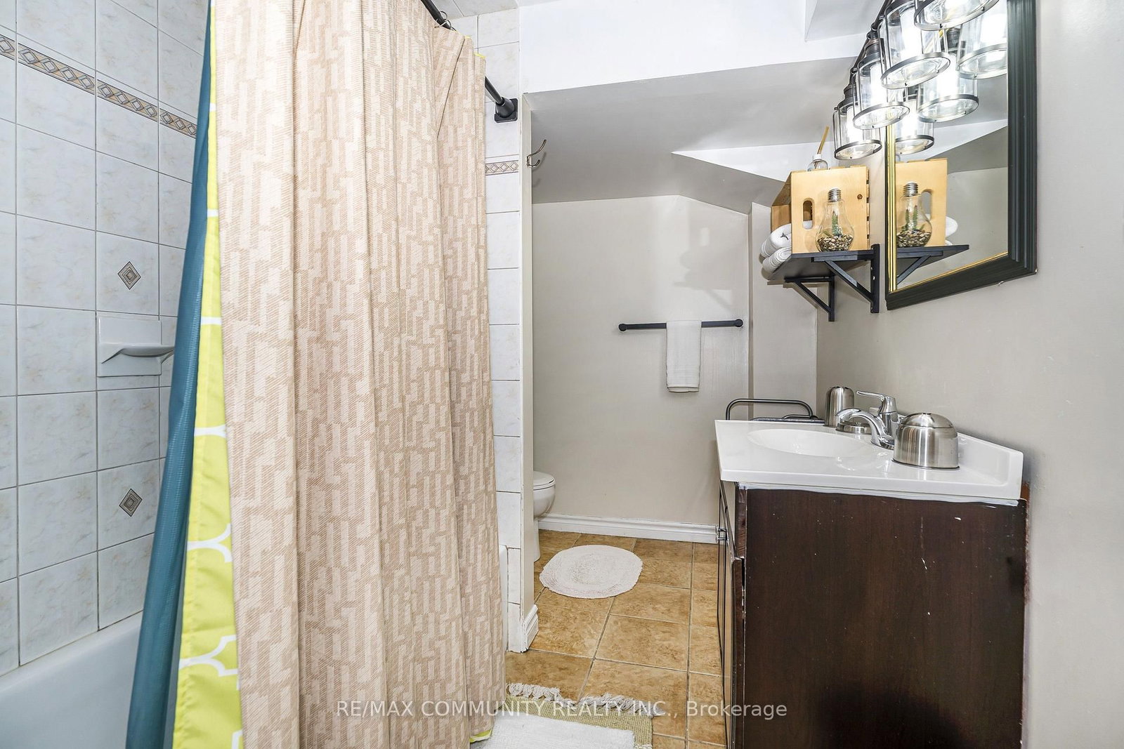1597 Avonmore Square • Pickering, ON photo 23