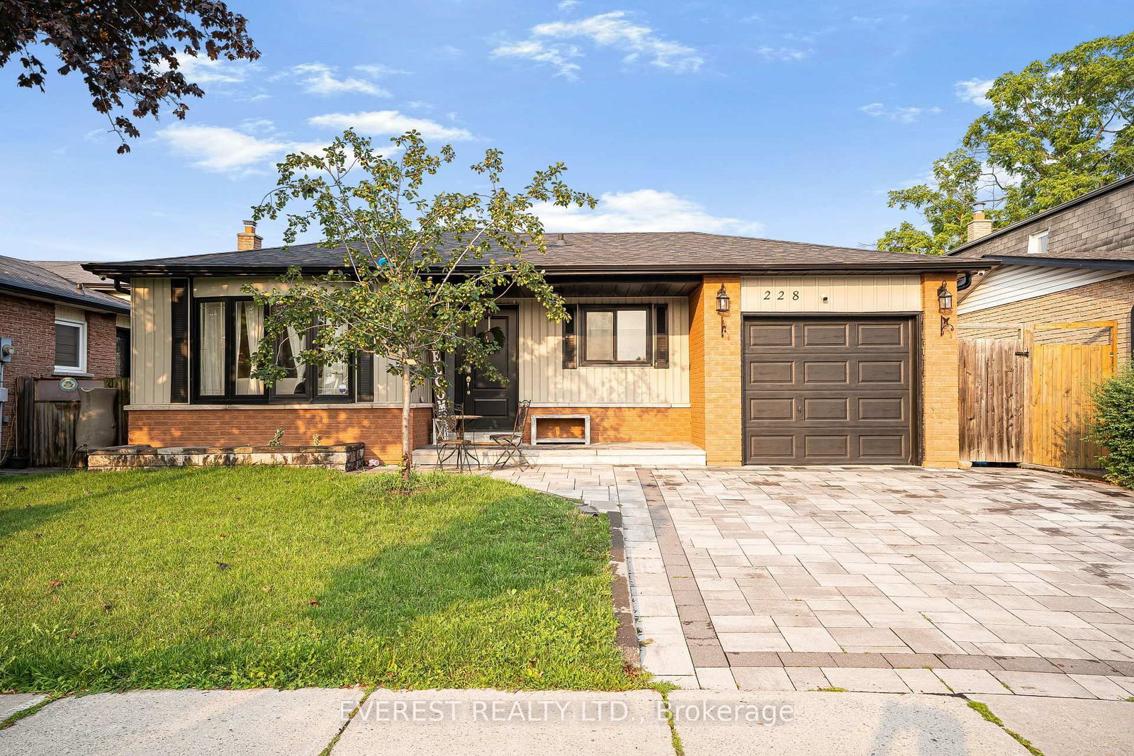 228 Michael Boulevard • Whitby, ON photo 1
