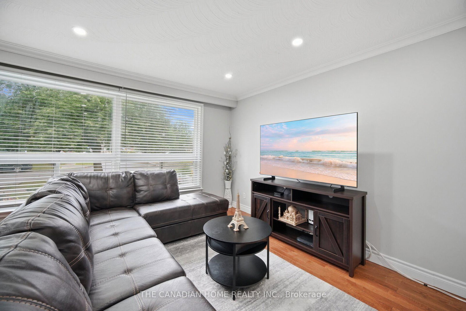 802 Brimorton Drive • Toronto, ON photo 11