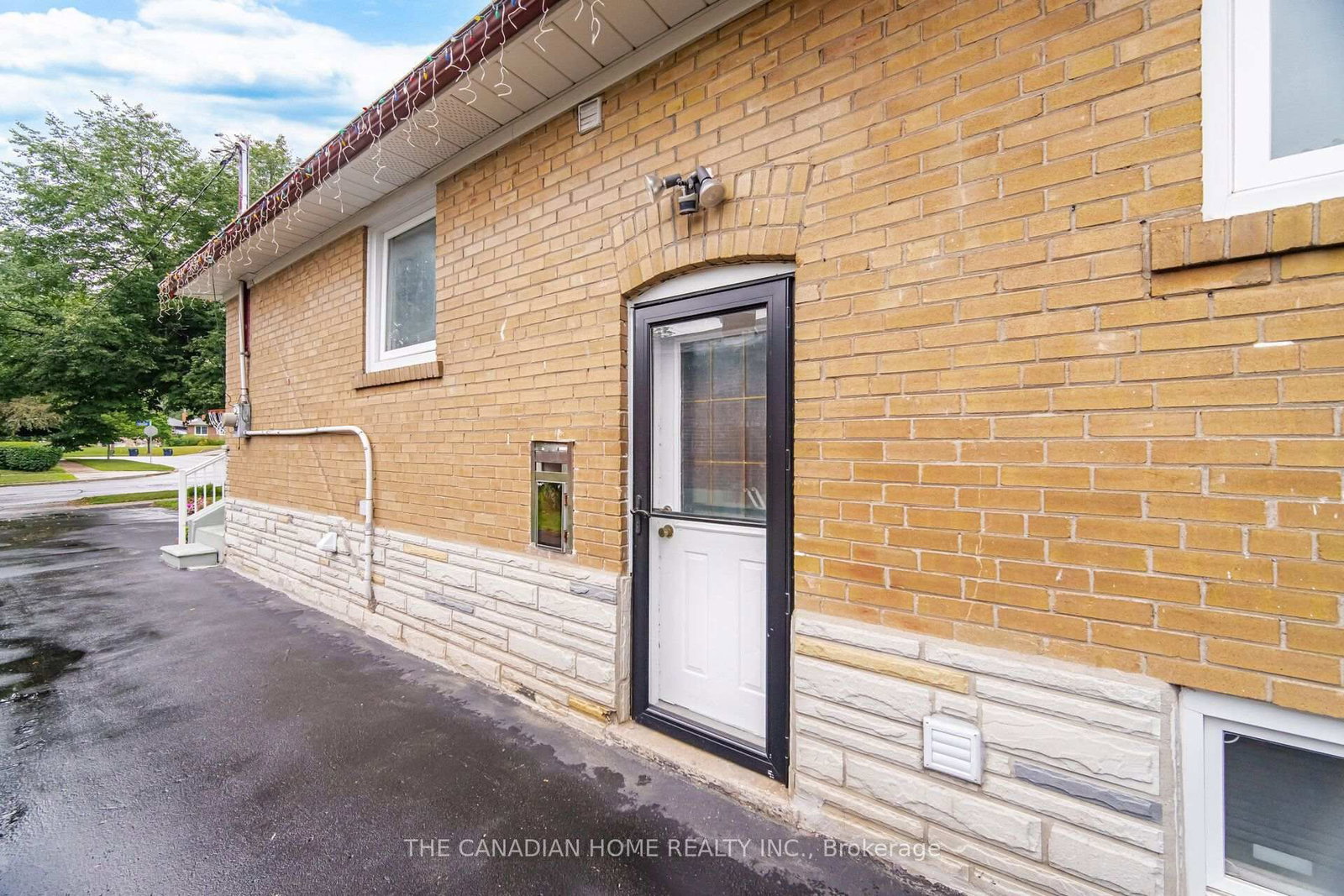 802 Brimorton Drive • Toronto, ON photo 23
