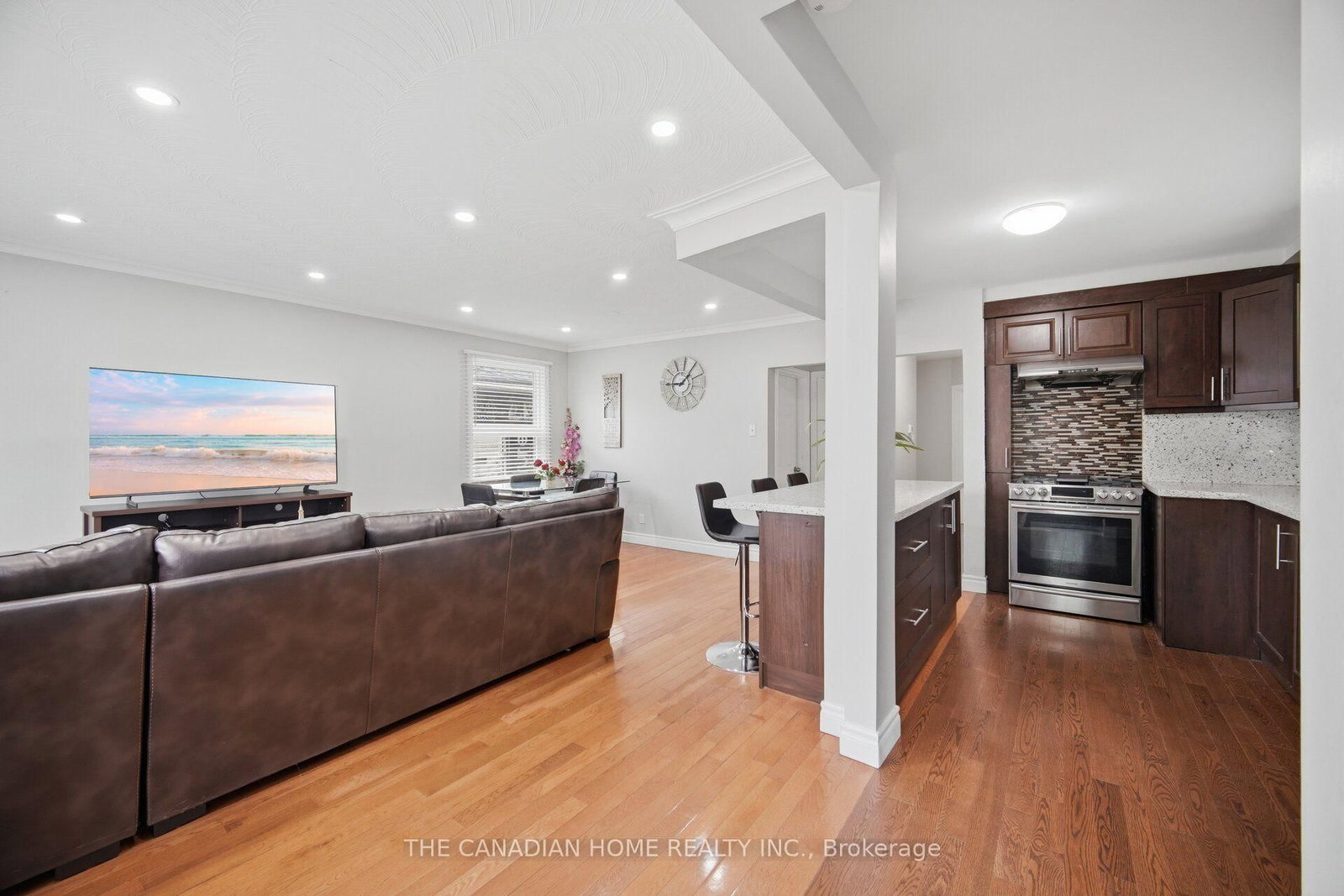 802 Brimorton Drive • Toronto, ON photo 4