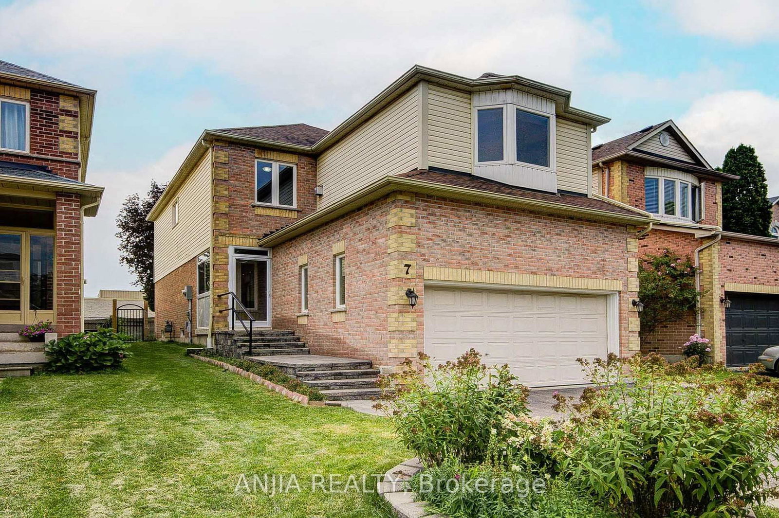 7 Allayden Drive • Whitby, ON photo 1
