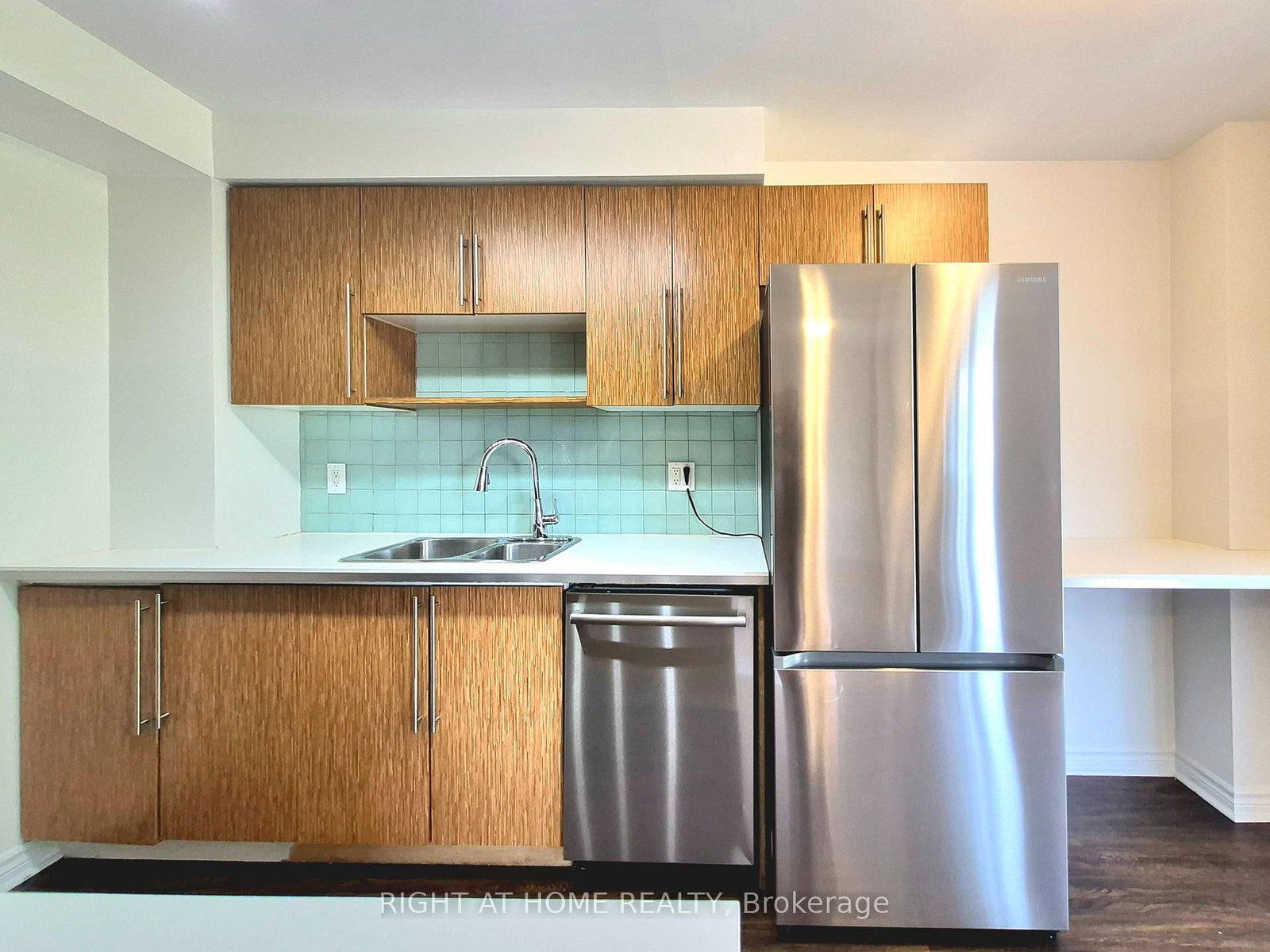 21 Mccullock Crescent • Ajax, ON photo 10